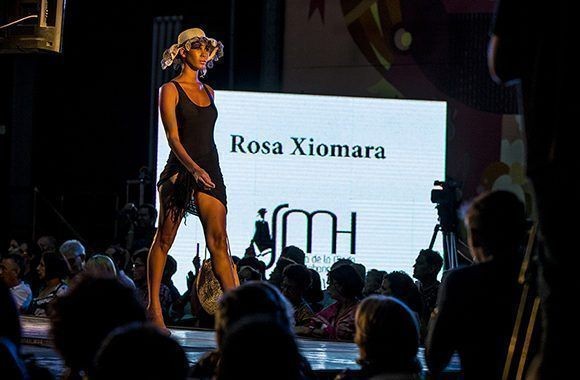 Semana de la Moda en la Habana, colección de la diseñadora Rosa Xiomara Valdés.