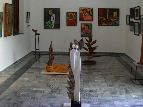 Vista del salón dedicado a las artes plásticas. Foto: Jorge Rivas