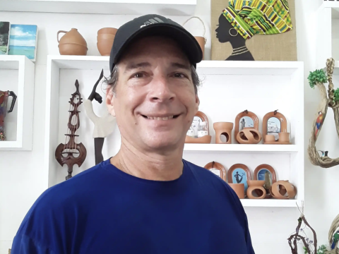 Daniel Monteagudo Cruz, presidente de la Asociación Cubana de Artesanos Artistas en Villa Clara